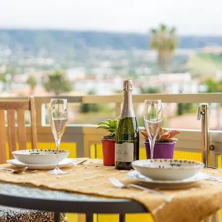 Salamander Vacational With Balcony And Fantastic Views דירה *