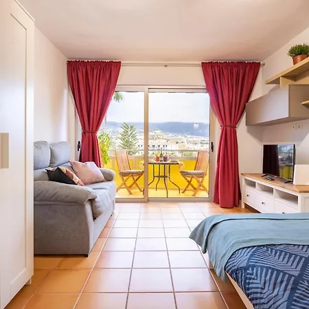 Salamander Vacational With Balcony And Fantastic Views דירה