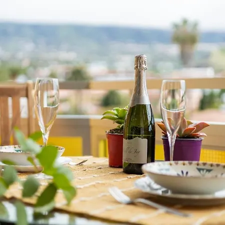 Salamander Vacational With Balcony And Fantastic Views דירה