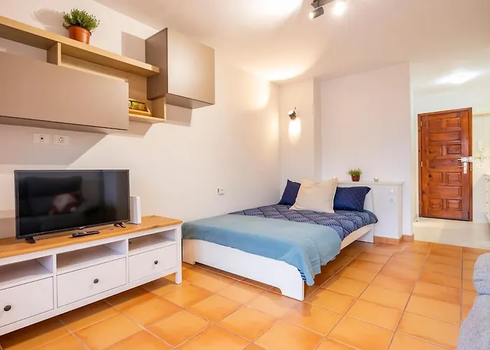 Salamander Vacational With Balcony And Fantastic Views דירה