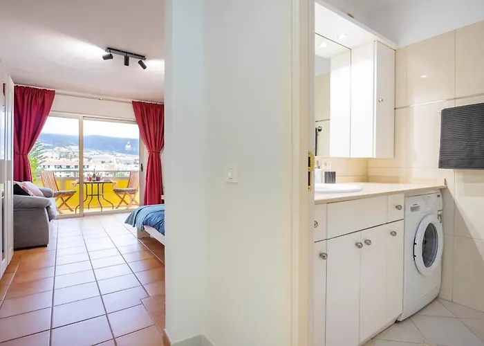 Salamander Vacational With Balcony And Fantastic Views דירה *